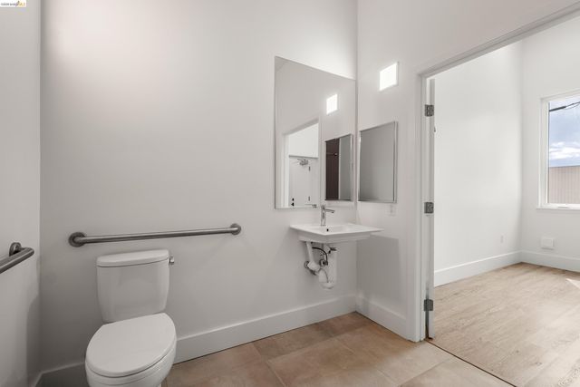 1545 32nd Street 111, Oakland, CA 94608