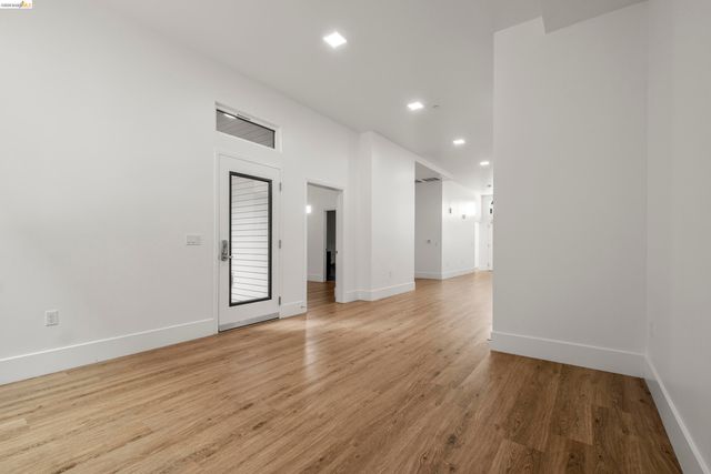1545 32nd Street 111, Oakland, CA 94608