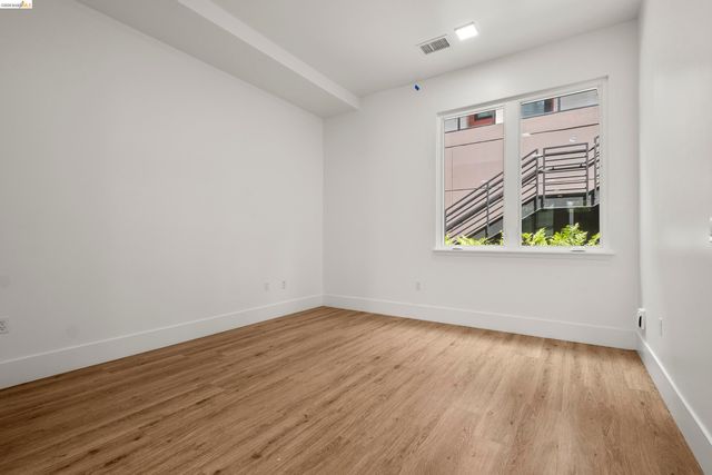 1545 32nd Street 111, Oakland, CA 94608