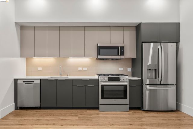 1545 32nd Street 111, Oakland, CA 94608