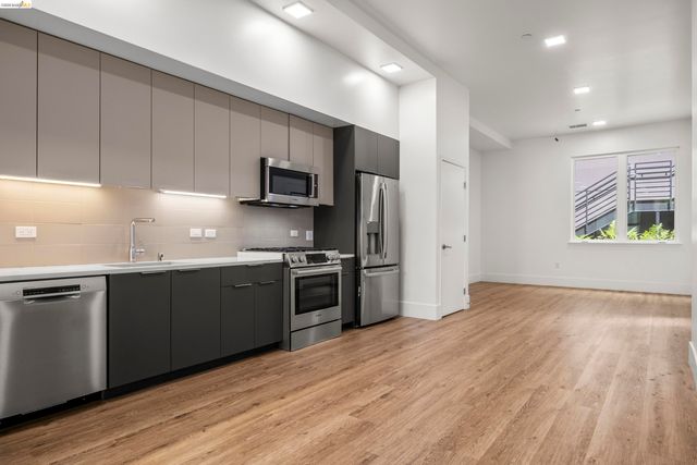 1545 32nd Street 111, Oakland, CA 94608