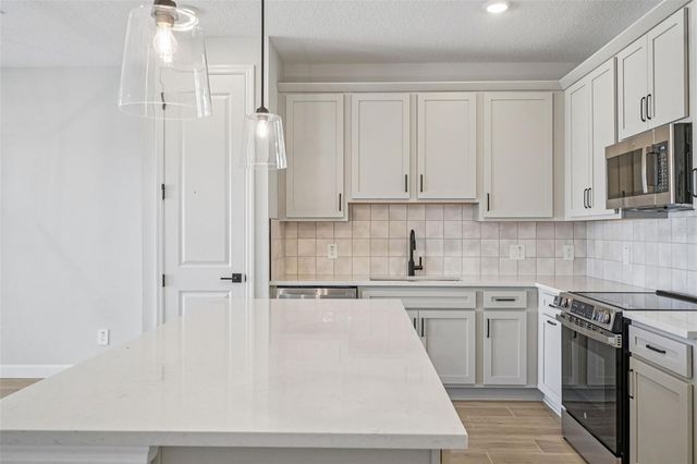 7584 DEER VALLEY CIRCLE, Tampa, FL 33635