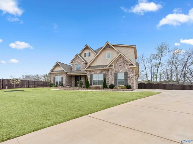 102 Lanwood Drive, Huntsville, AL 35811