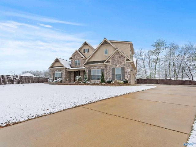 102 Lanwood Drive, Huntsville, AL 35811