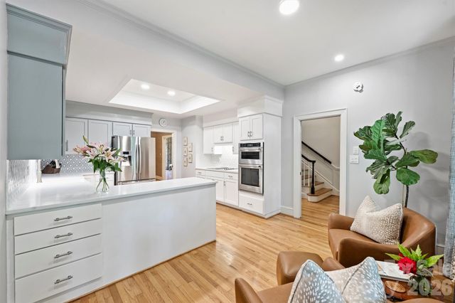 2320 Selwyn Avenue, Charlotte, NC 28207