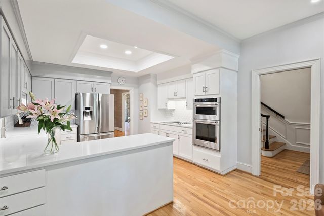 2320 Selwyn Avenue, Charlotte, NC 28207