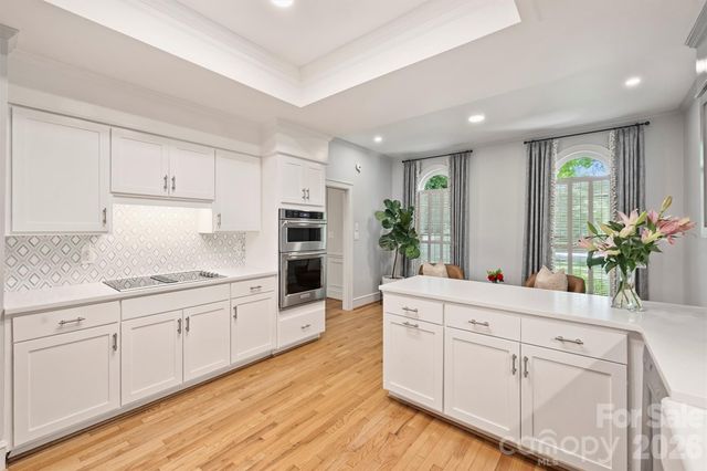 2320 Selwyn Avenue, Charlotte, NC 28207