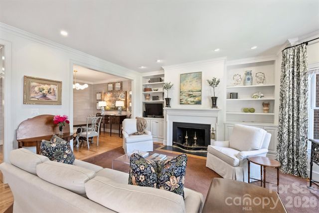 2320 Selwyn Avenue, Charlotte, NC 28207