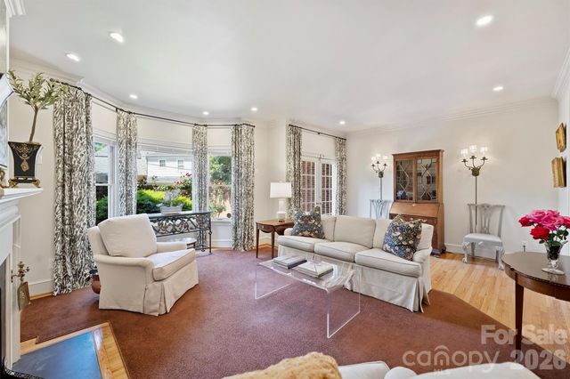 2320 Selwyn Avenue, Charlotte, NC 28207