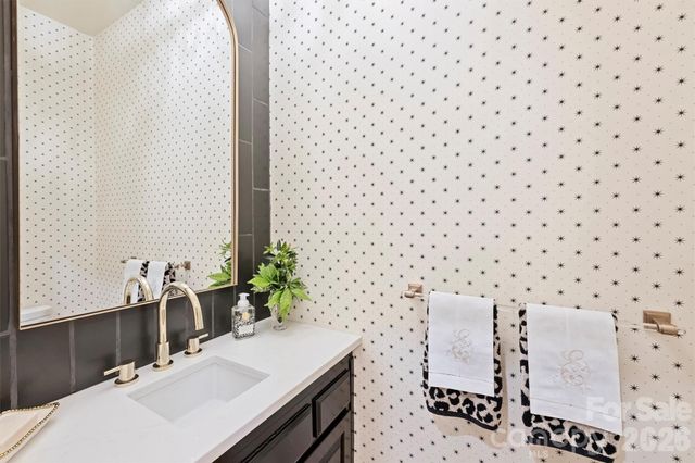 2320 Selwyn Avenue, Charlotte, NC 28207