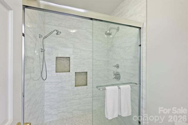 2320 Selwyn Avenue, Charlotte, NC 28207