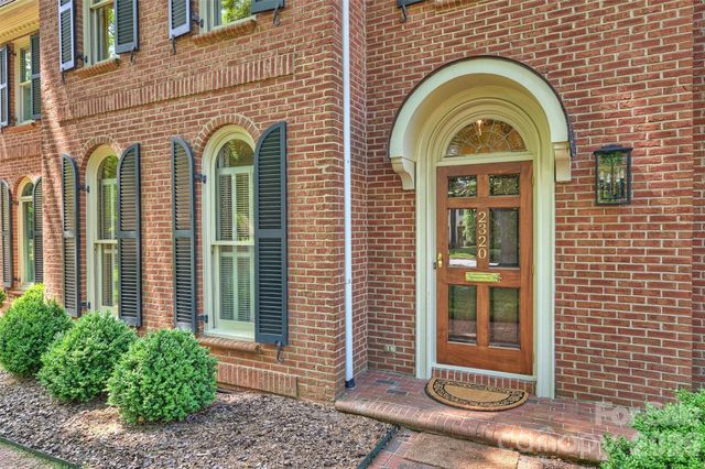 2320 Selwyn Avenue, Charlotte, NC 28207