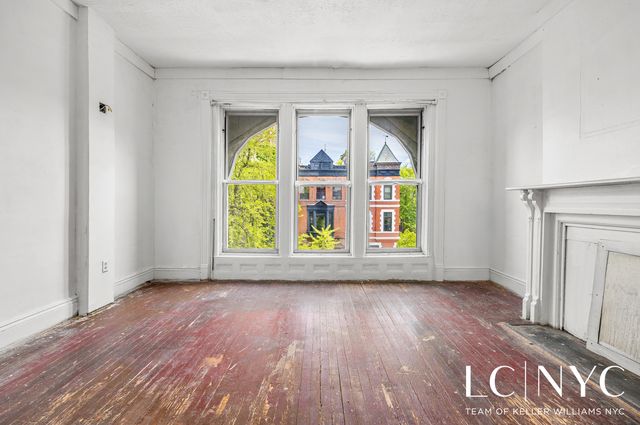 123 Manhattan Avenue, New York City, NY 10025