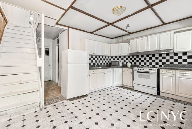 123 Manhattan Avenue, New York City, NY 10025