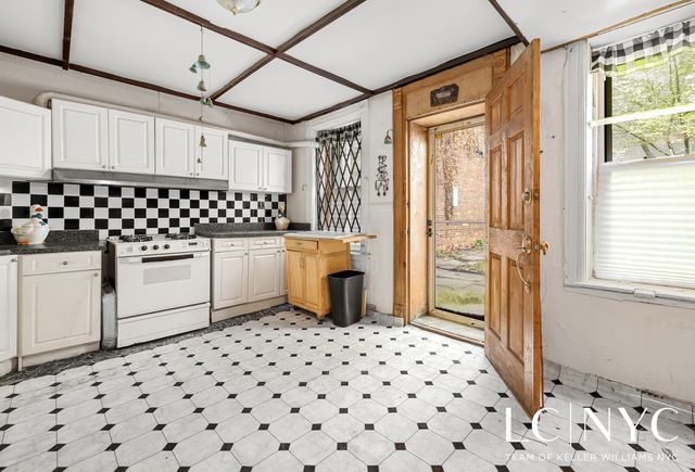 123 Manhattan Avenue, New York City, NY 10025