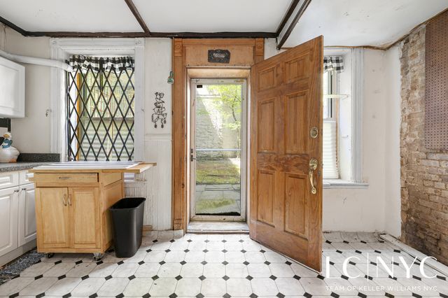 123 Manhattan Avenue, New York City, NY 10025