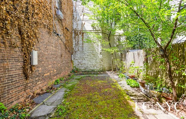 123 Manhattan Avenue, New York City, NY 10025