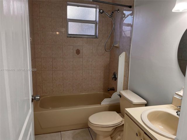 181 NW 47th Ave 27, Miami, FL 33126