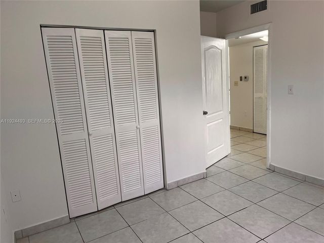 181 NW 47th Ave 27, Miami, FL 33126