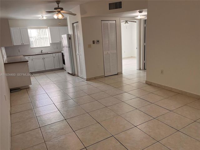 181 NW 47th Ave 27, Miami, FL 33126