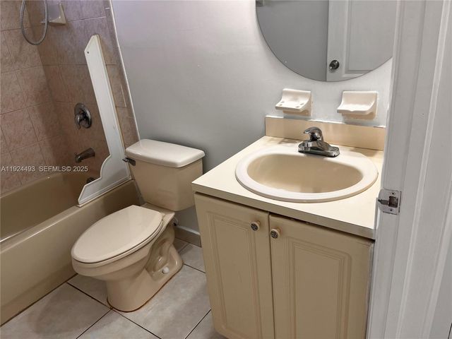 181 NW 47th Ave 27, Miami, FL 33126