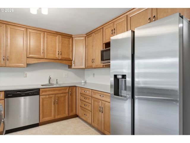 403 Ne 134TH Pl, Portland, OR 97230