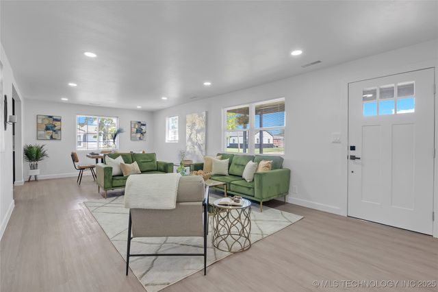 2301 Dewey Avenue, Bartlesville, OK 74003