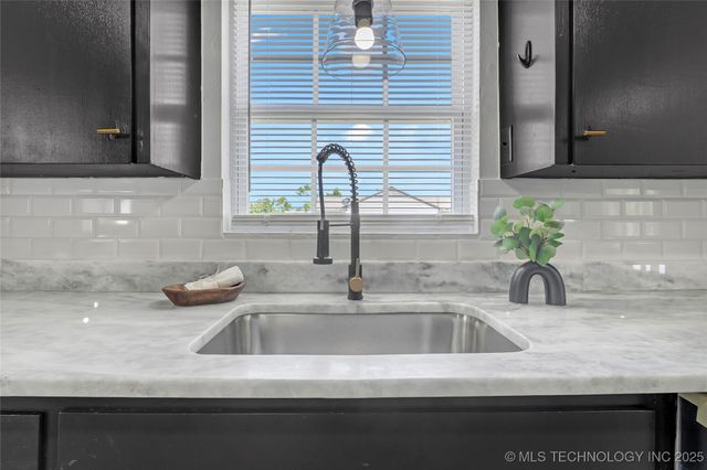 2301 Dewey Avenue, Bartlesville, OK 74003