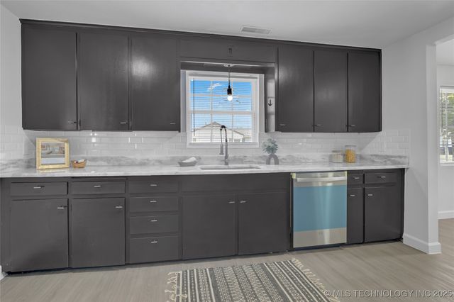 2301 Dewey Avenue, Bartlesville, OK 74003