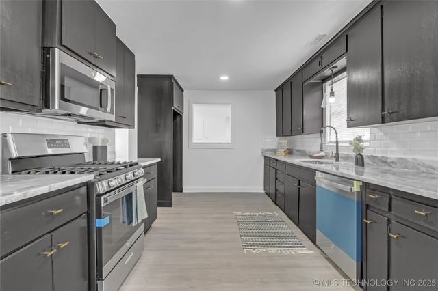 2301 Dewey Avenue, Bartlesville, OK 74003