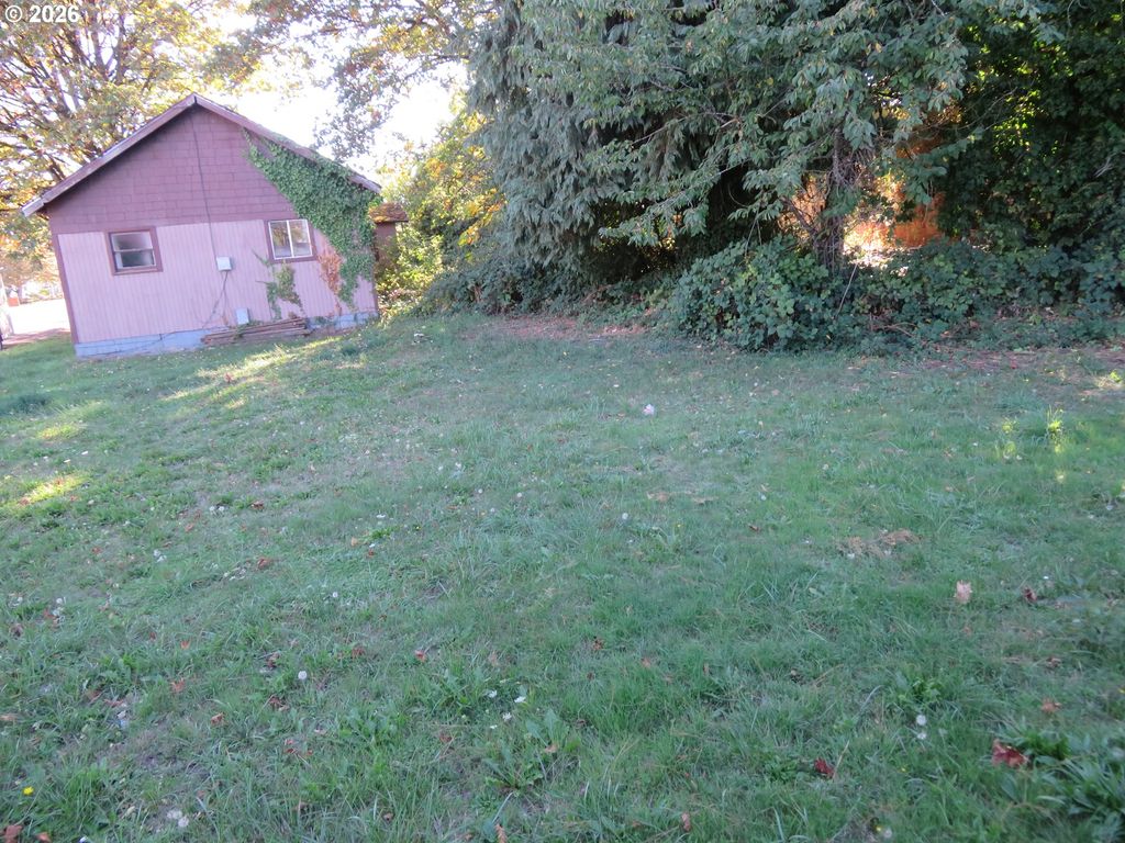 Image 1 of property listing at 1147 Ne 9TH Ave, Mc Minnville, OR 97128