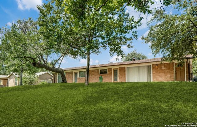 6710 Moss Oak Dr., San Antonio, TX 78229