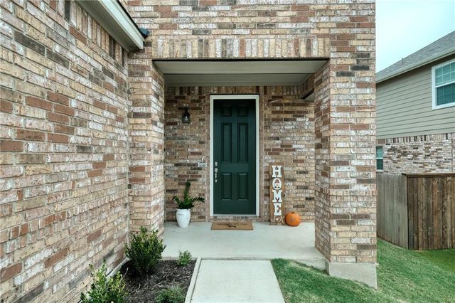 209 Asher Blue DR, Hutto, TX 78634