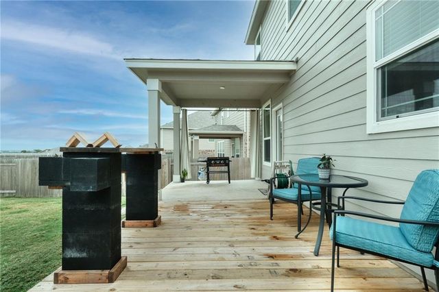 209 Asher Blue DR, Hutto, TX 78634