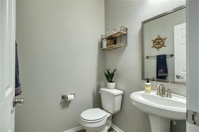 209 Asher Blue DR, Hutto, TX 78634
