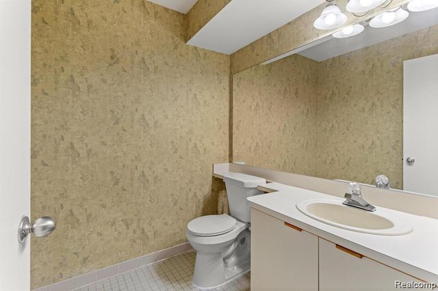 644 Ashley Circle, Rochester Hills, MI 48307