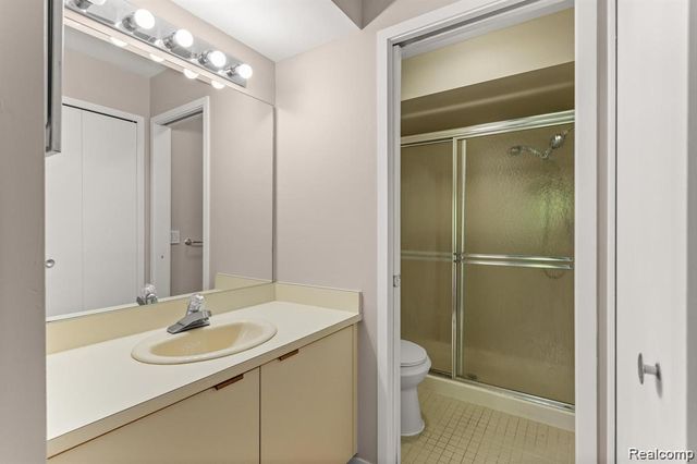 644 Ashley Circle, Rochester Hills, MI 48307