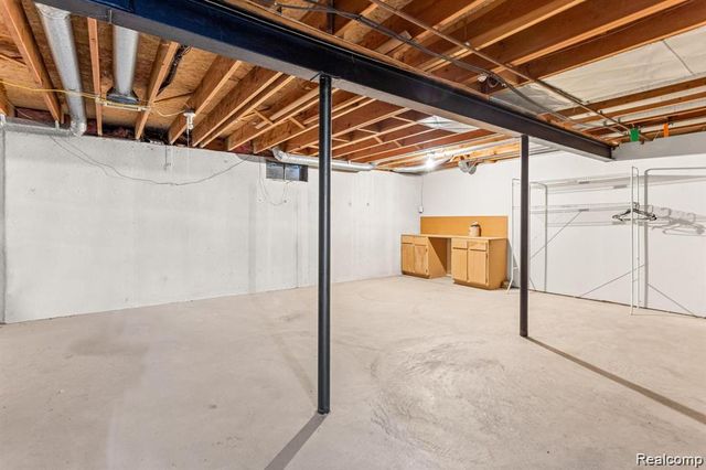 644 Ashley Circle, Rochester Hills, MI 48307