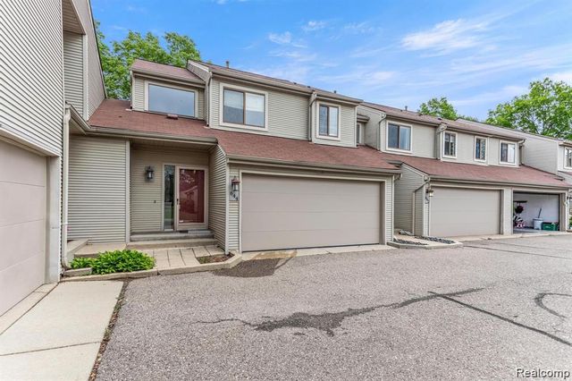 644 Ashley Circle, Rochester Hills, MI 48307