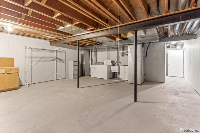 644 Ashley Circle, Rochester Hills, MI 48307