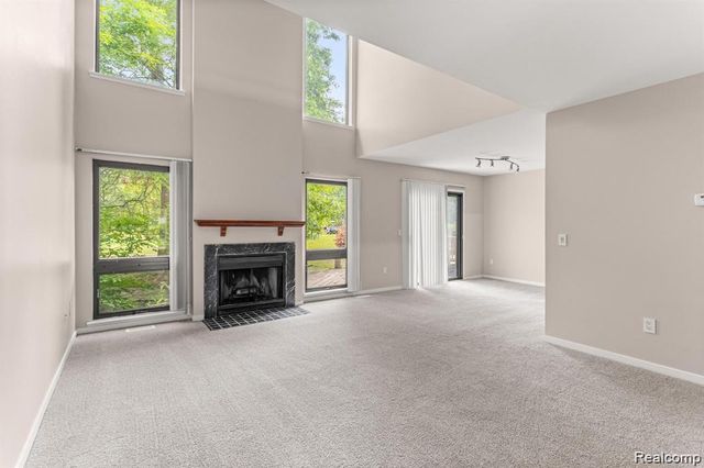 644 Ashley Circle, Rochester Hills, MI 48307