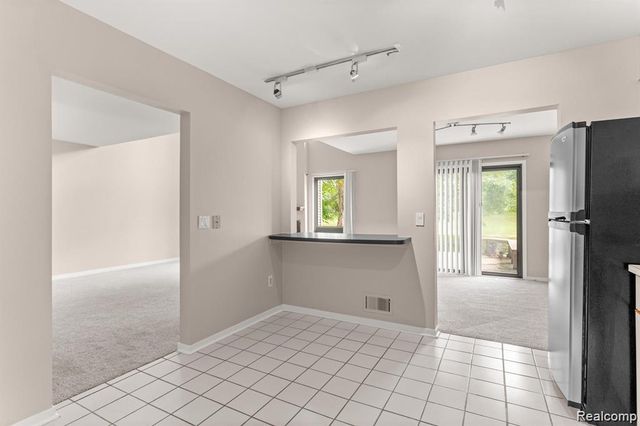 644 Ashley Circle, Rochester Hills, MI 48307