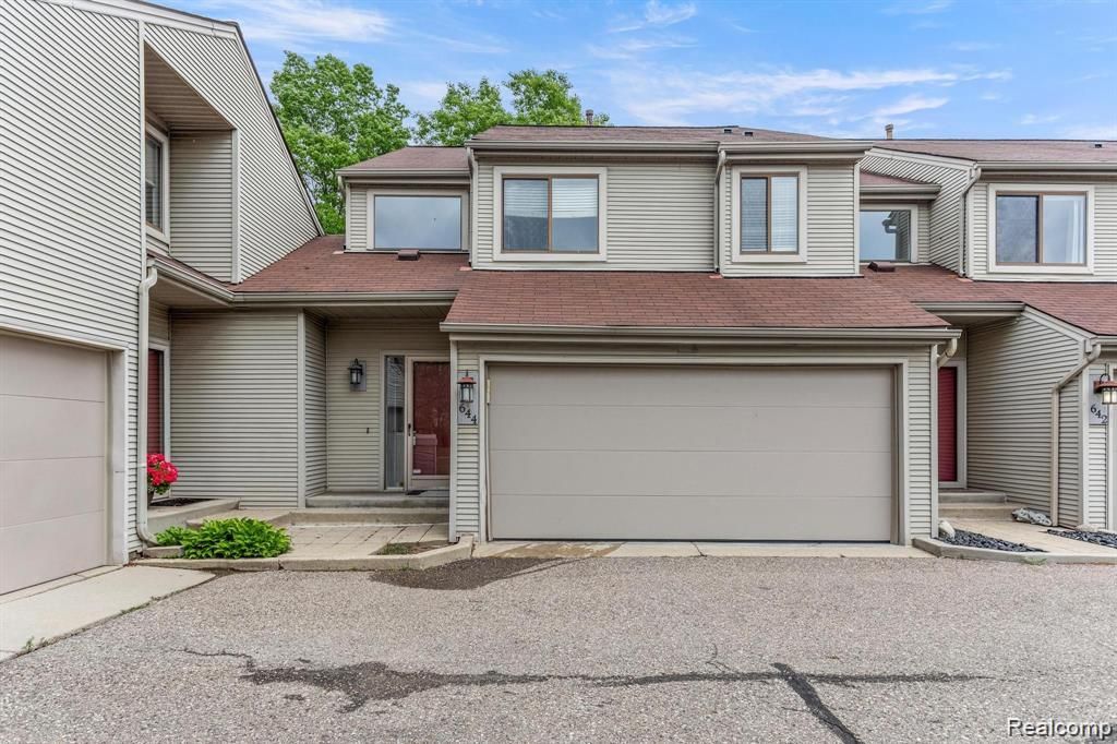 644 Ashley Circle, Rochester Hills, MI 48307