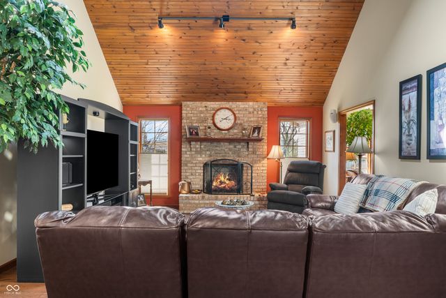 2534 Chestnut Street, Columbus, IN 47201