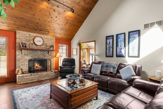 2534 Chestnut Street, Columbus, IN 47201