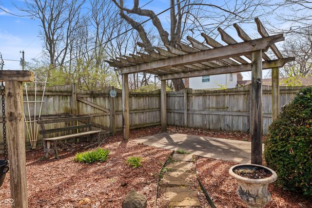 2534 Chestnut Street, Columbus, IN 47201