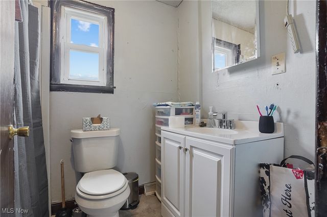 1017 Broadway Street, Masury, OH 44438