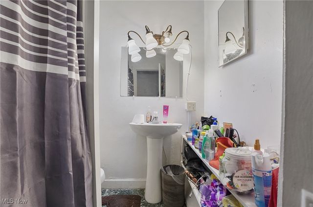 1017 Broadway Street, Masury, OH 44438