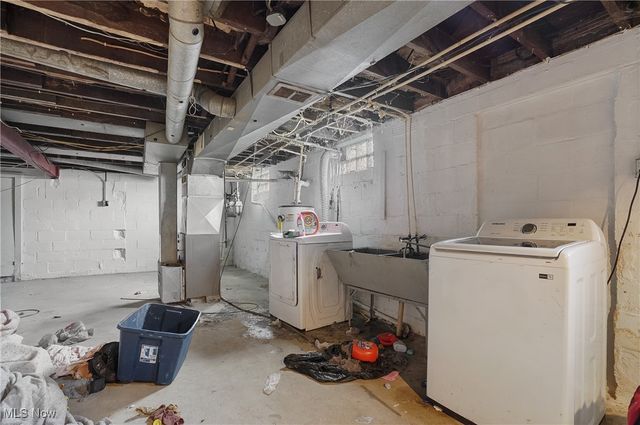 1017 Broadway Street, Masury, OH 44438