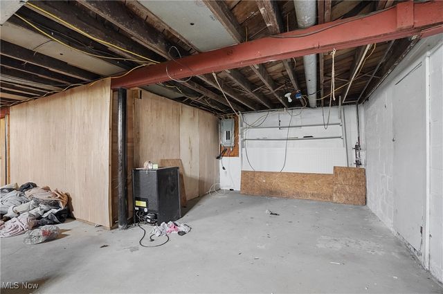 1017 Broadway Street, Masury, OH 44438